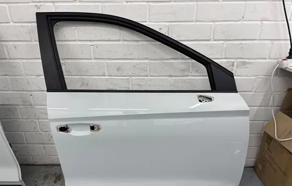 Seat Arona Front door