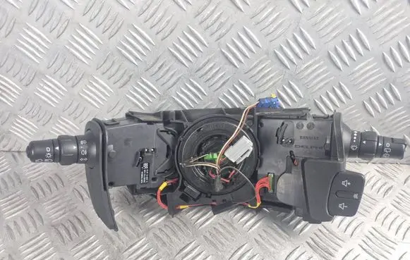 Renault Clio III Wiper turn signal indicator stalk/switch 8200627605 8200627571
