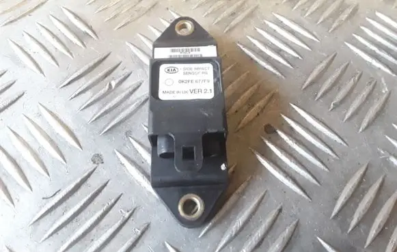 KIA Carens I Airbag deployment crash/impact sensor 0K2FE677F9