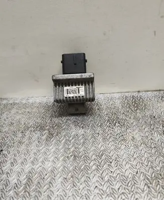 Renault Clio IV Glow plug pre-heat relay 110678071R