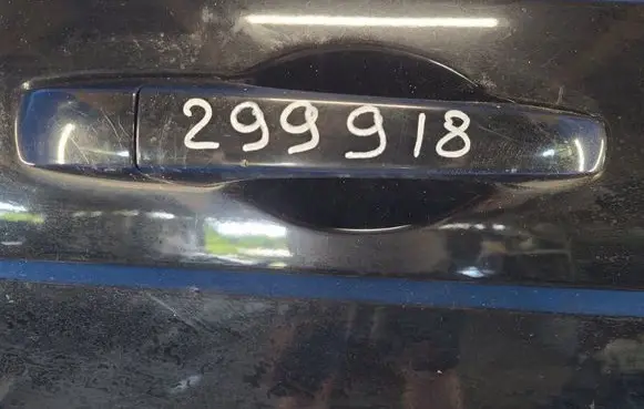 Chrysler 200 Front door exterior handle 1KR96DX8AA