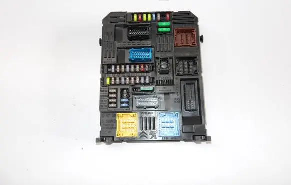 Opel Grandland X Fuse module 9830813080 0941942483 9941942483