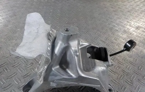 Audi A4 S4 B9 8W Engine mounting bracket 4M0199308CE