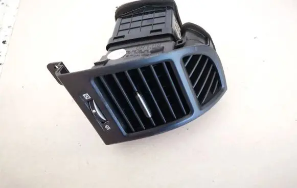 Hyundai Santa Fe Dash center air vent grill 974902b000 97490-2b000