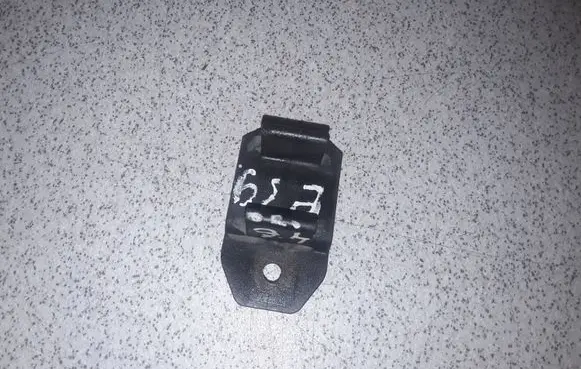 Radiator mount bracket