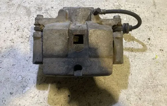 Chrysler 200 Front brake caliper