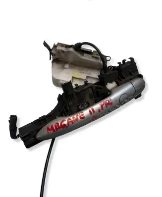 Renault Megane II Front door lock 86557637