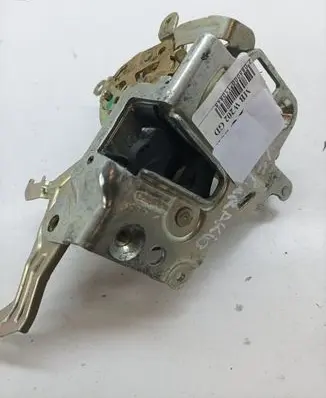 Mercedes-Benz C W202 Rear door lock 2027300635 A2027300635
