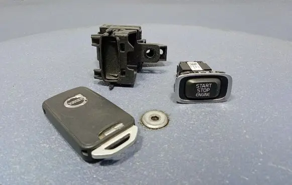 Volvo V40 Ignition lock 30659639