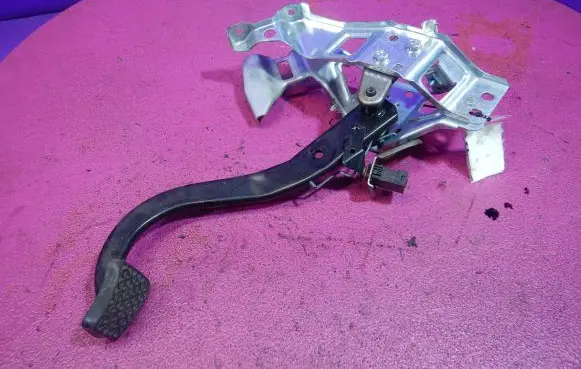 Opel Zafira B Brake pedal 24463406