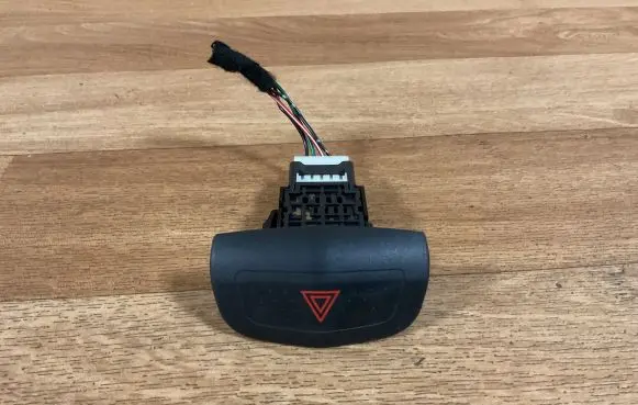 Nissan Primera Hazard light switch 06016