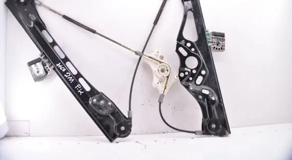 Mercedes-Benz E W211 Front door electric window regulator A2117200146