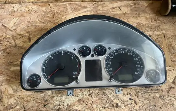 Volkswagen Sharan Speedometer (instrument cluster) 7M3920840Q 1005040450