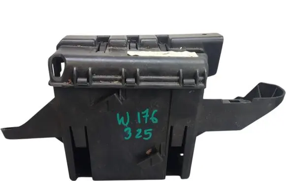 Mercedes-Benz A W176 Battery box tray A0009829608