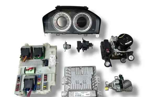 Volvo V60 Engine ECU kit and lock set S180134104 31355792