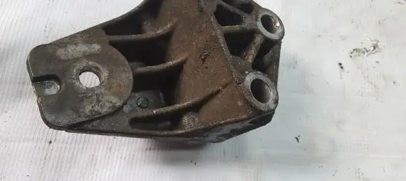 Opel Vectra B Engine mounting bracket 90538041