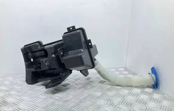 Volkswagen Tiguan Windshield washer fluid reservoir/tank 5N0955453A 1K6955651 1K0955455