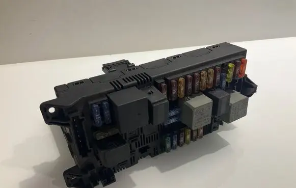 Mercedes-Benz E W211 Fuse module 2115453101 A2115453101