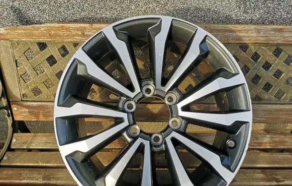 Toyota Land Cruiser (J200) R19 alloy rim 