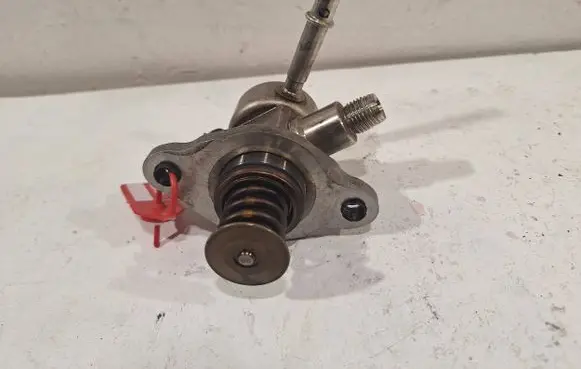 Opel Corsa E Mechanical fuel pump 12649461