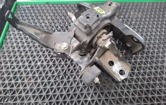 Toyota Auris E180 Engine mount vacuum valve 