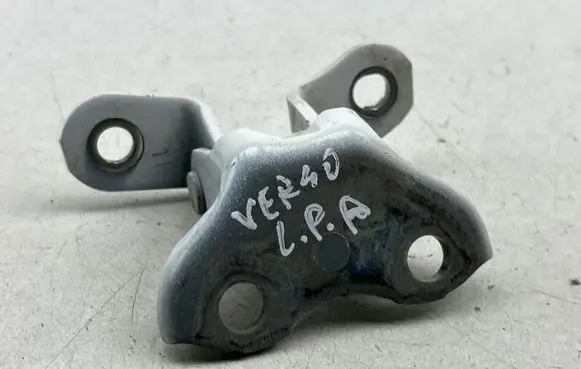 Toyota Verso Front door lower hinge 