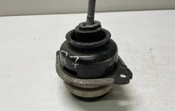 Audi Q7 4L Engine mount bracket 7L8199131A