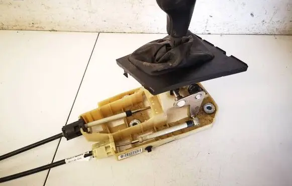 Volvo V70 Gear shifter/selector 30759221