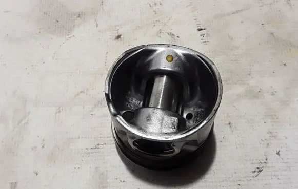 Volvo XC60 Piston with connecting rod 31339777