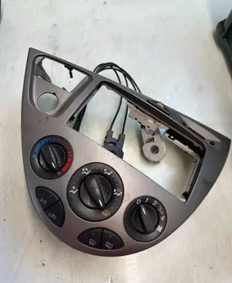 Ford Focus Climate control unit 98ABA046A04AE