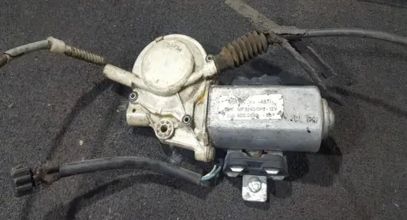 Seat Toledo I (1L) Rear door window regulator motor MP3240DP2 9000692