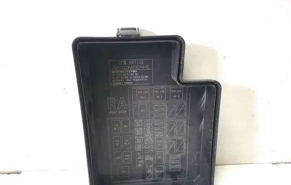 Toyota RAV 4 (XA40) Fuse box cover 8266242350