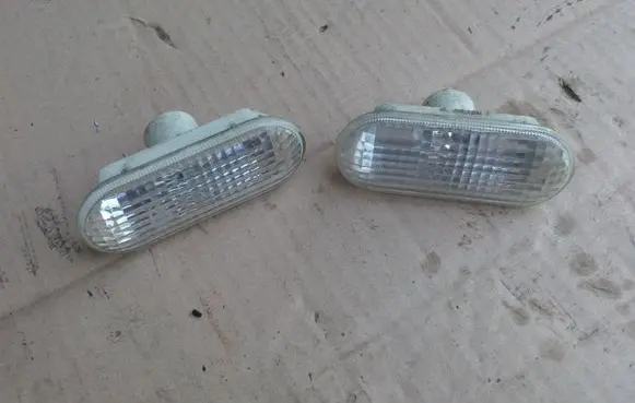 Ford Focus Front fender indicator light 