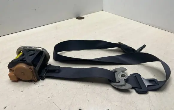 Toyota Avensis Verso Front seatbelt C9043