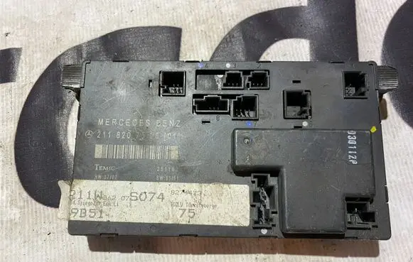 Mercedes-Benz E W211 Door control unit/module a2118207526