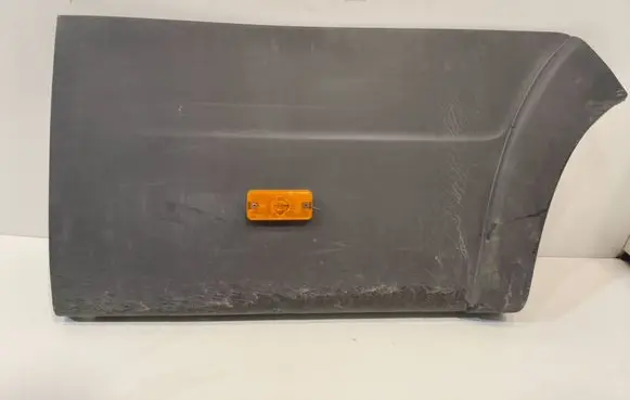Rear fender molding trim