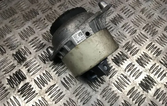 Mercedes-Benz C AMG W205 Engine mount bracket A2052404600