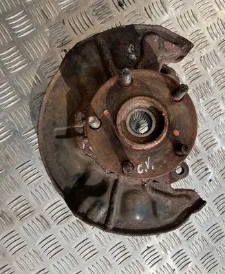 Toyota Corolla Verso AR10 Front wheel hub