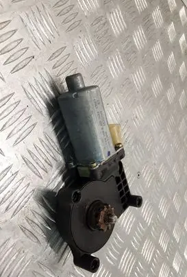 Mercedes-Benz ML W163 Front door window regulator motor 990407100