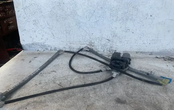 Renault Laguna I Front door window regulator with motor
