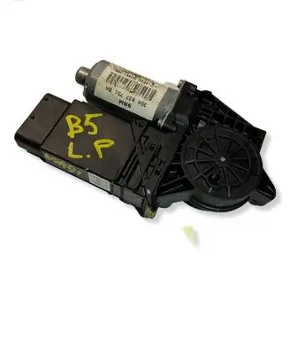 Volkswagen PASSAT B5 Front door window regulator motor 3B4837751BA