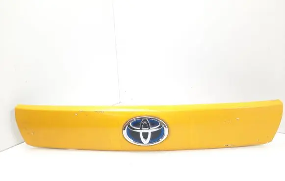 Trunk door license plate light bar