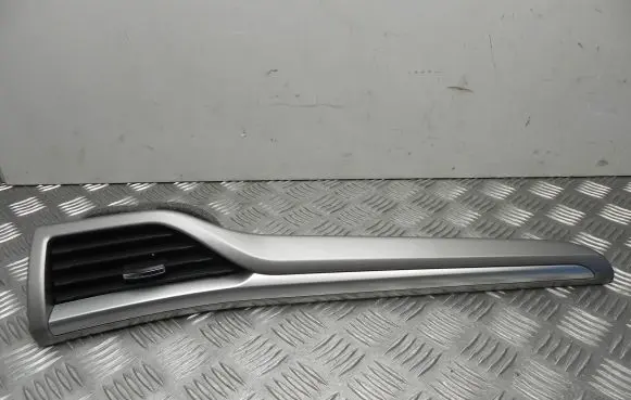 Rear air vent grill