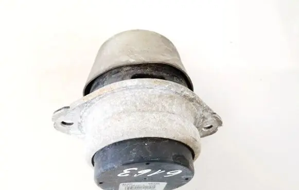 Audi Q7 4L Engine mount bracket 7l8199131a 7l8.199.131.a