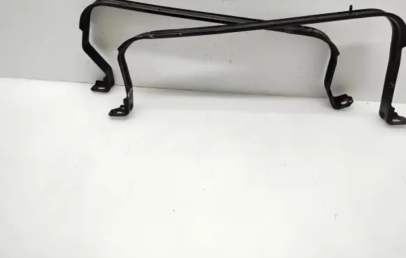 Fuel tank mounting bracket