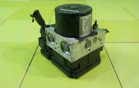 Ford Focus ABS Pump BV612C405AG XP212