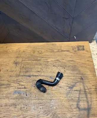 Engine coolant pipe/hose