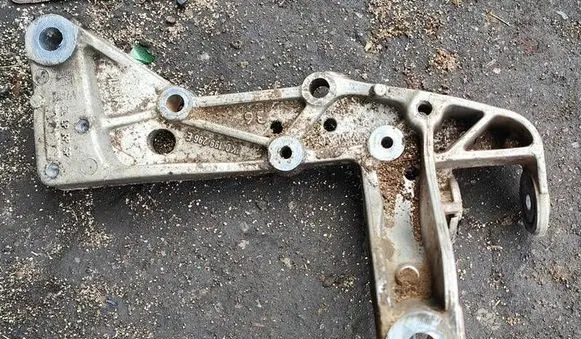 Volkswagen Golf VI Front lower control arm/wishbone 1K0199296E