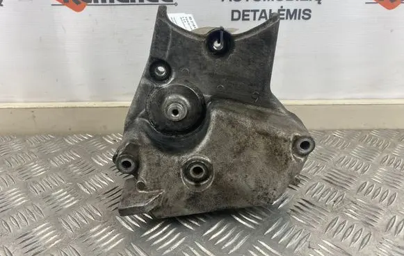 Opel Zafira C Engine mounting bracket 55568812 428702815