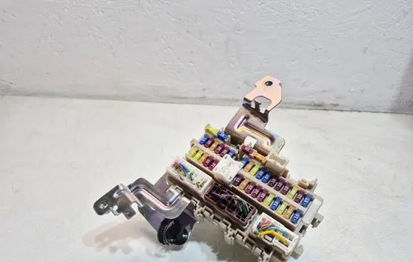 Nissan Rogue Fuse module 252307990A